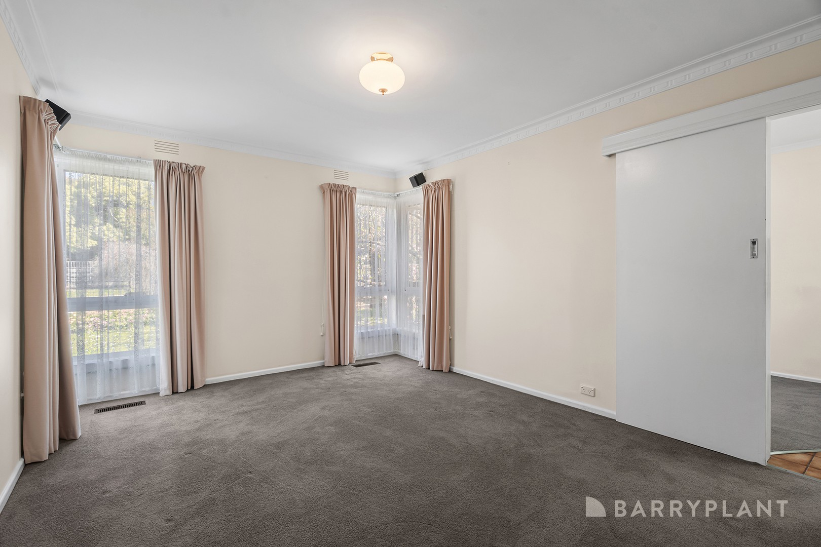 35 Ireland Avenue, Wantirna South, VIC 3152 - Thumbnail 2 - 10/09/2026