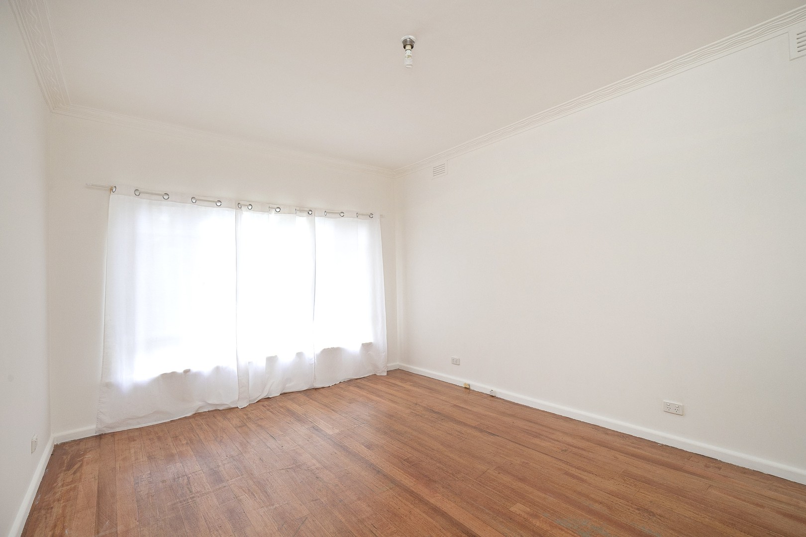 35 Leonard Avenue, St Albans, VIC 3021, St Albans - Thumbnail 2