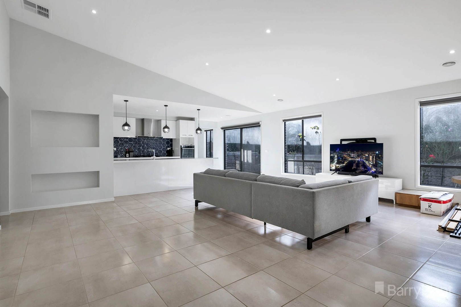 35 Limestone Court, Warragul, VIC 3820 - Thumbnail 2 - 04/11/2021
