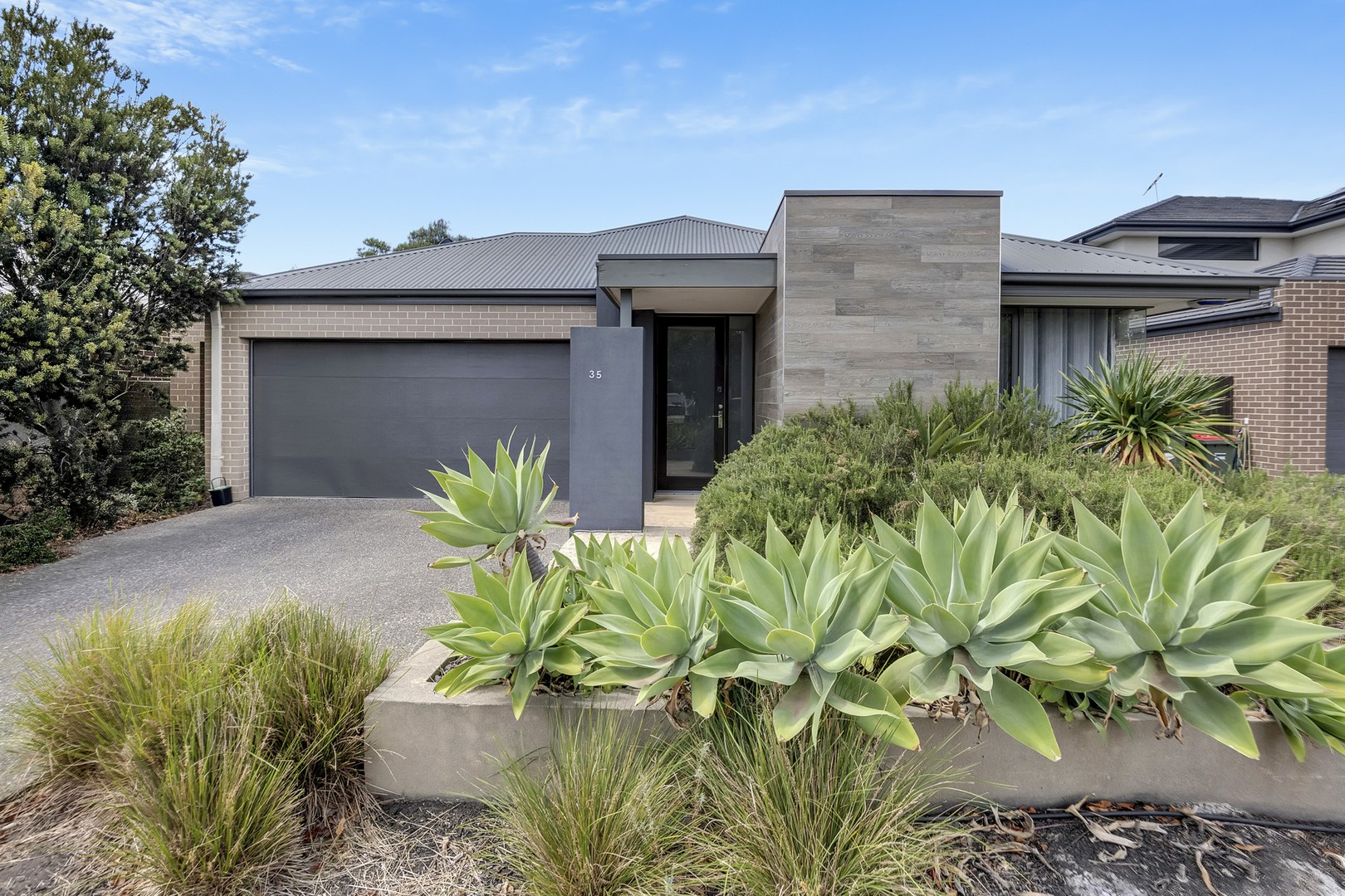 35 Newmarket Parade, Mickleham, VIC 3064, Mickleham - Thumbnail 2