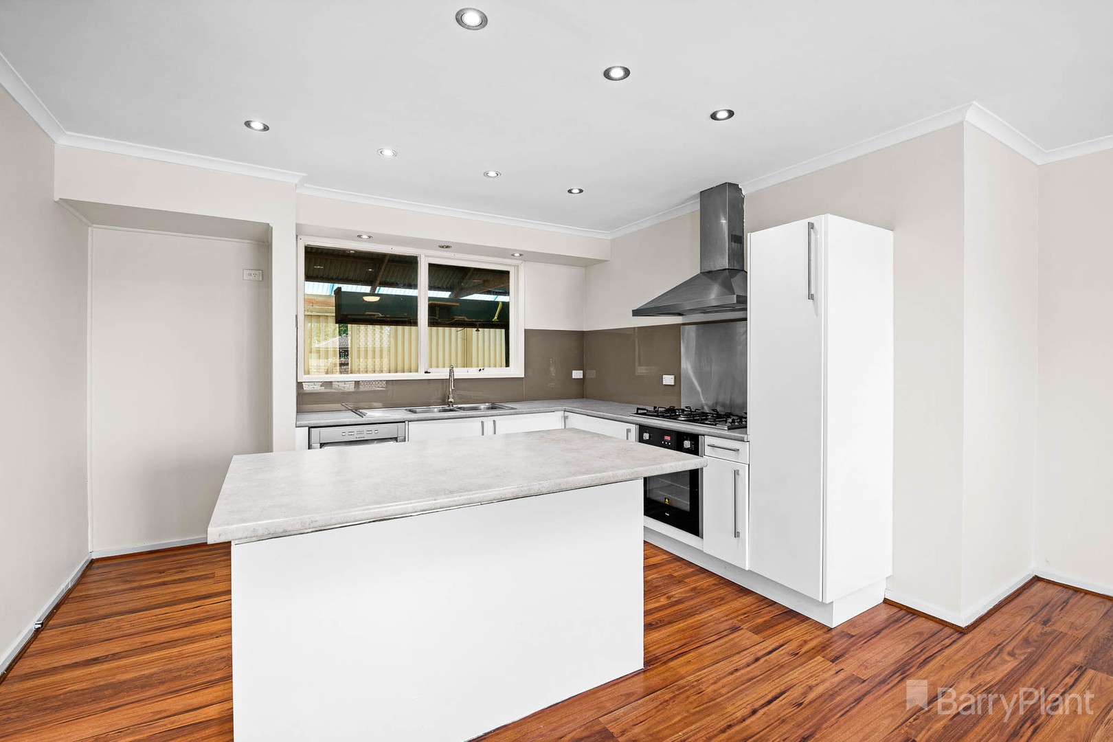 35 Paramount Way, Pakenham, VIC 3810, Pakenham - Thumbnail 2