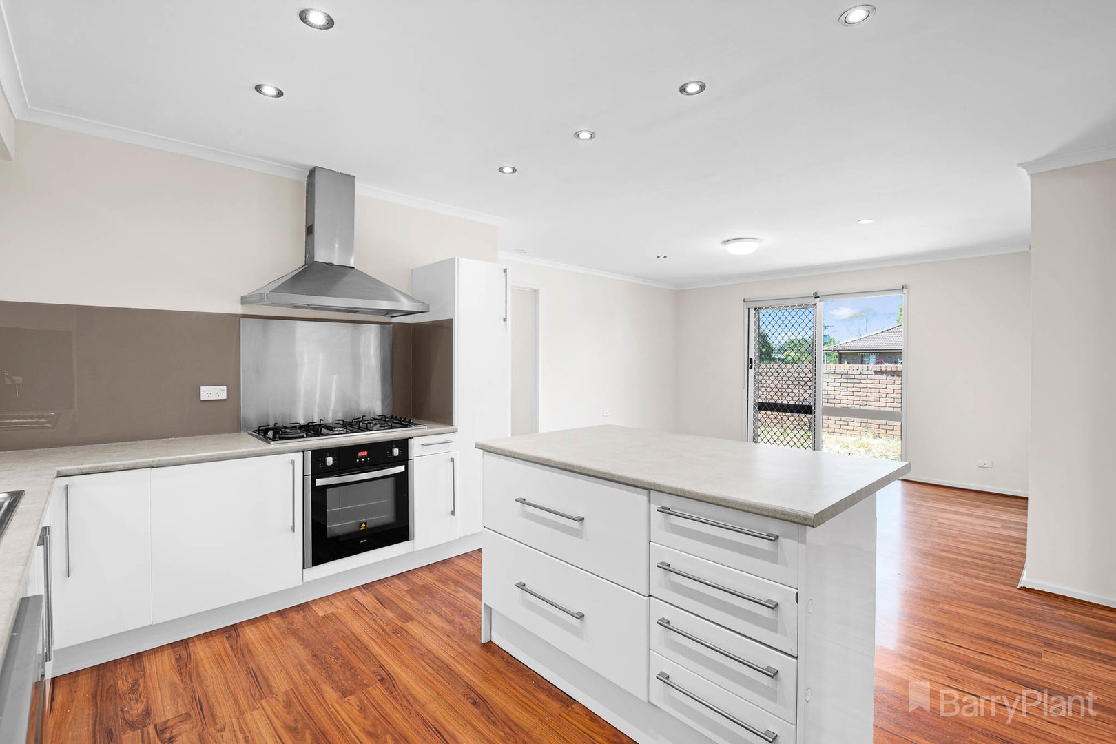 35 Paramount Way, Pakenham, VIC 3810, Pakenham - Thumbnail 3