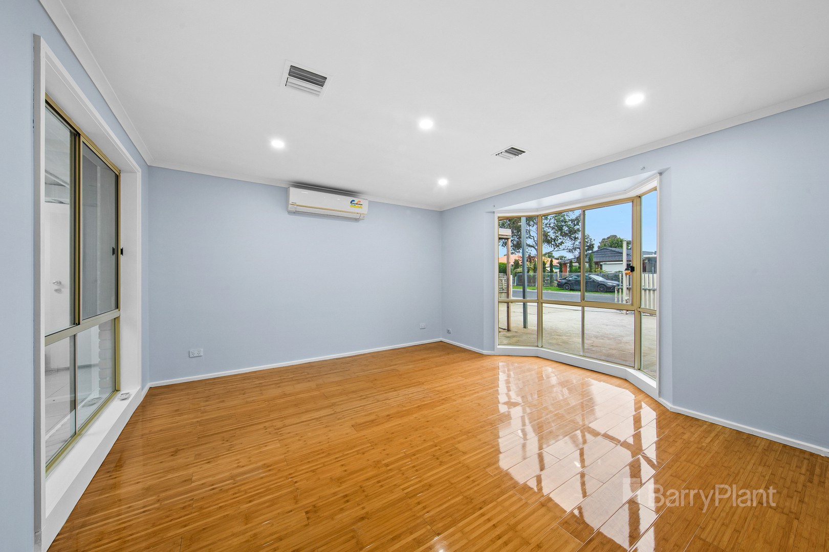 35 Paringa Drive, St Albans, VIC 3021, St Albans - Thumbnail 3