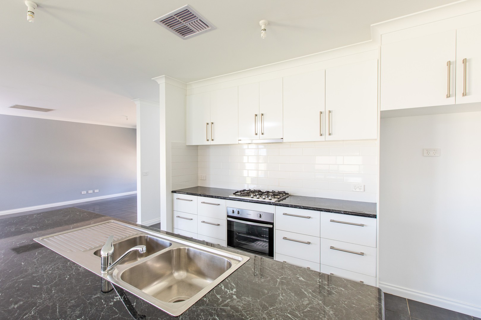 35 Philippa Crescent, Mildura, VIC 3500, Mildura - Thumbnail 3