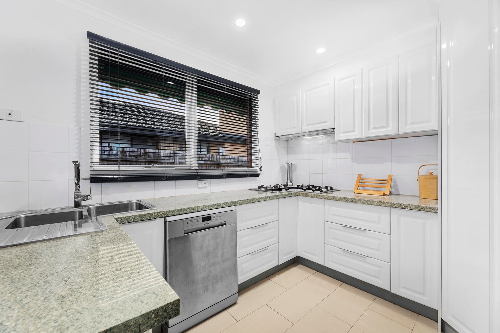 35 Rachelle Drive, Wantirna, VIC 3152, Wantirna - Thumbnail 4