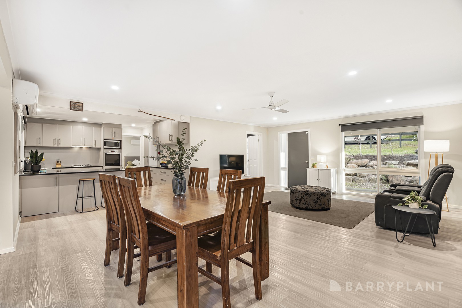 35 Railway Parade, Wandin North, VIC 3139, Wandin North - Thumbnail 3