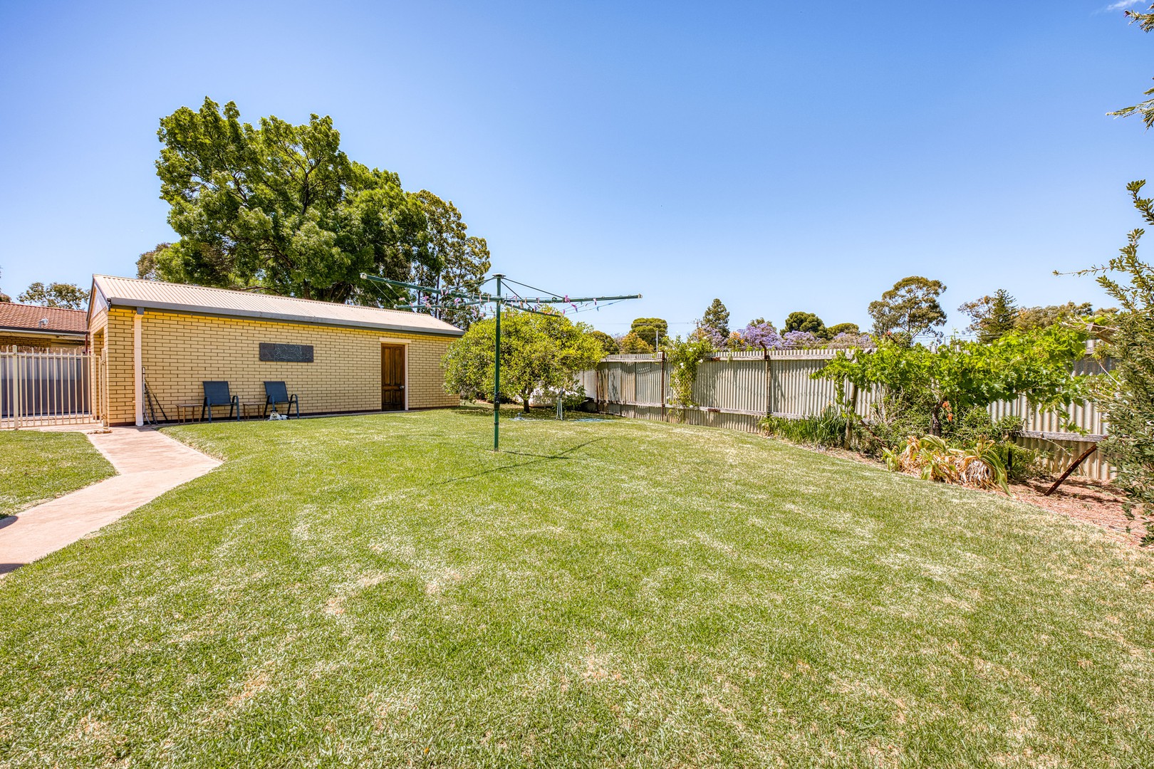 35 Riverview Drive, Dareton, NSW 2717 - Thumbnail 2 - 13/11/2025