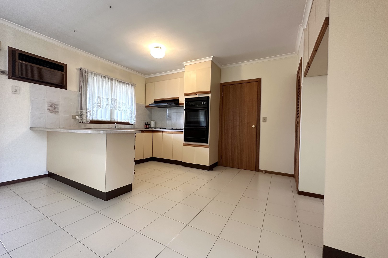 35 Rosslare Parade, St Albans, VIC 3021, St Albans - Thumbnail 3