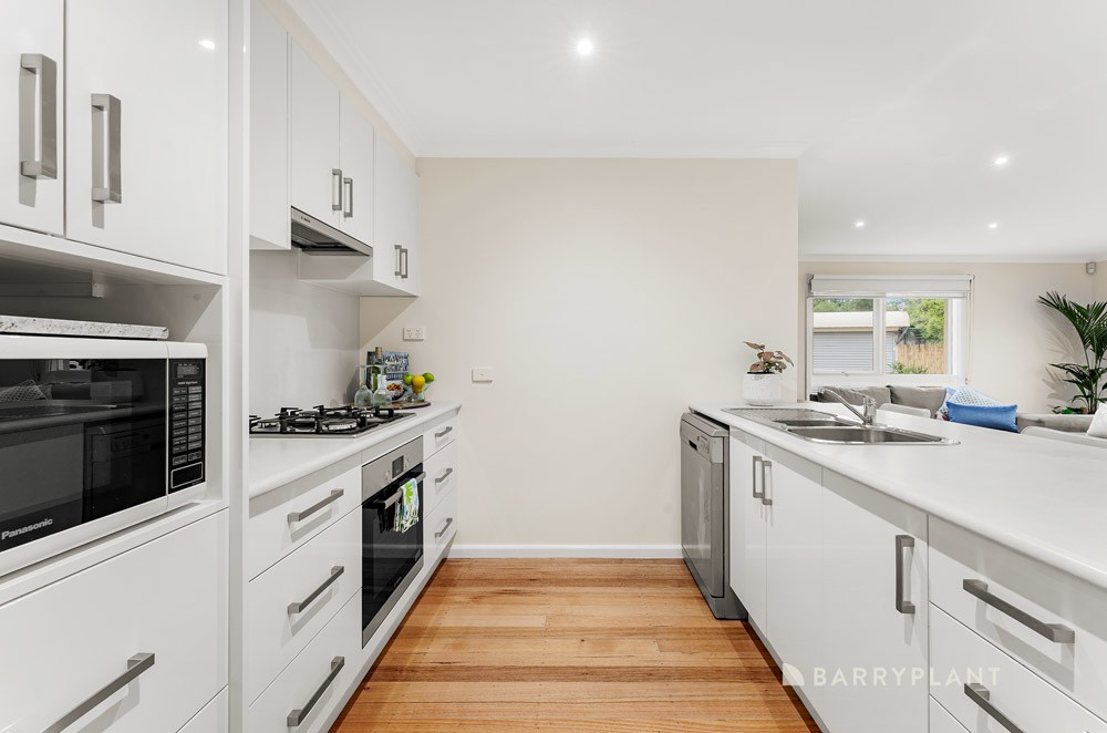 35 Sandhurst Crescent, Bundoora, VIC 3083, Bundoora - Thumbnail 3