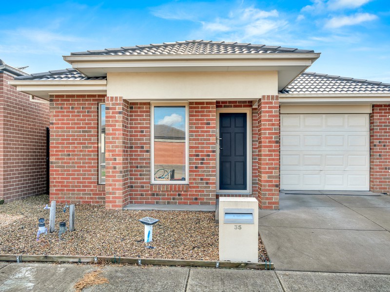 35 Travers Street, Craigieburn, VIC 3064 - Image - 09/06/2026