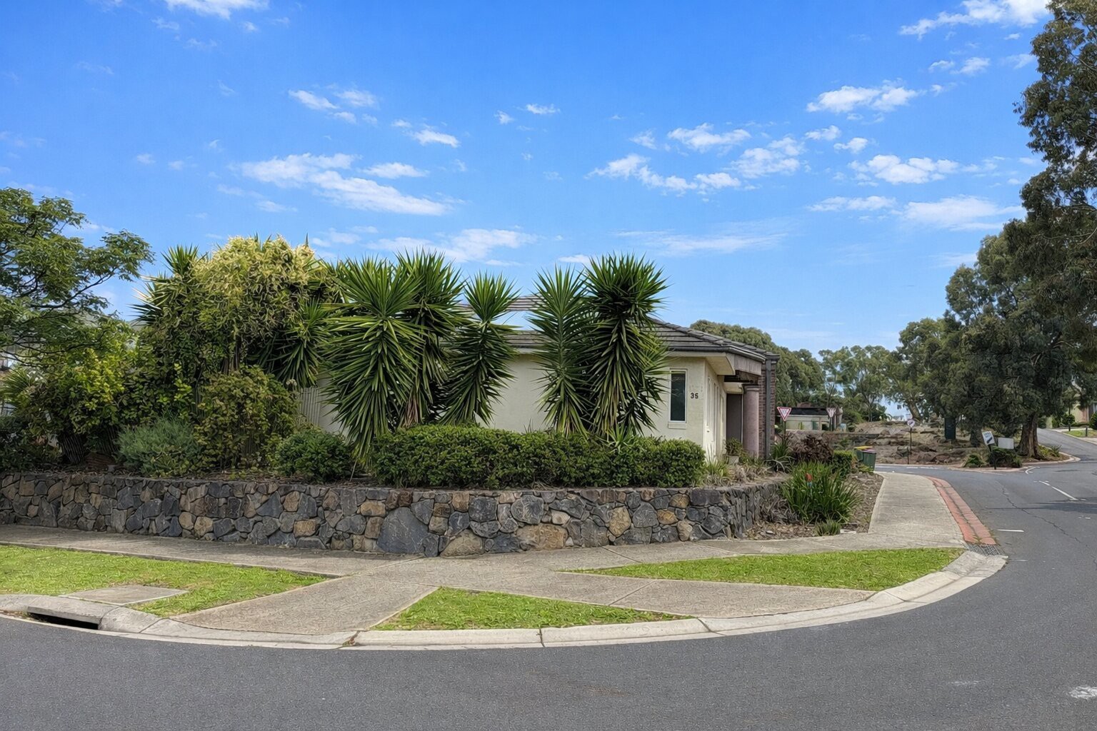 35 Waterlily Drive, Epping, VIC 3076 - Thumbnail 2 - 14/04/2026