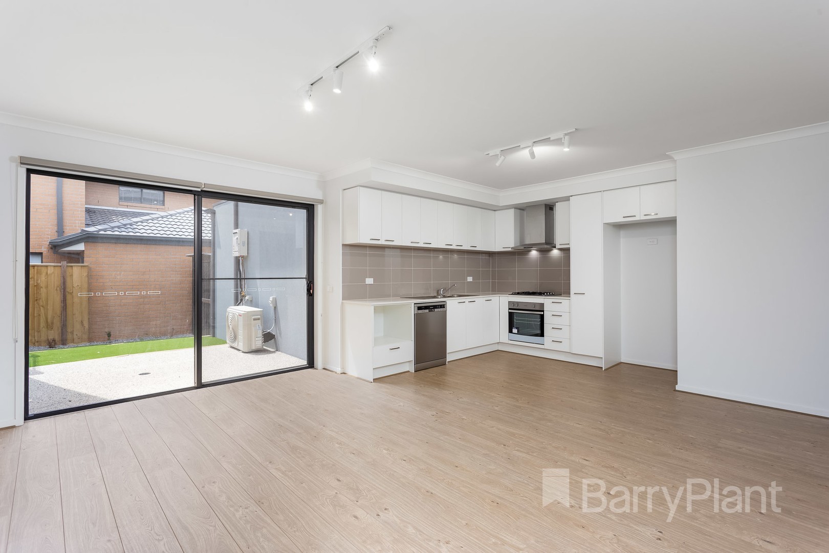 35 Wedgebill Circuit, Werribee, VIC 3030 - Thumbnail 2 - 22/04/2025