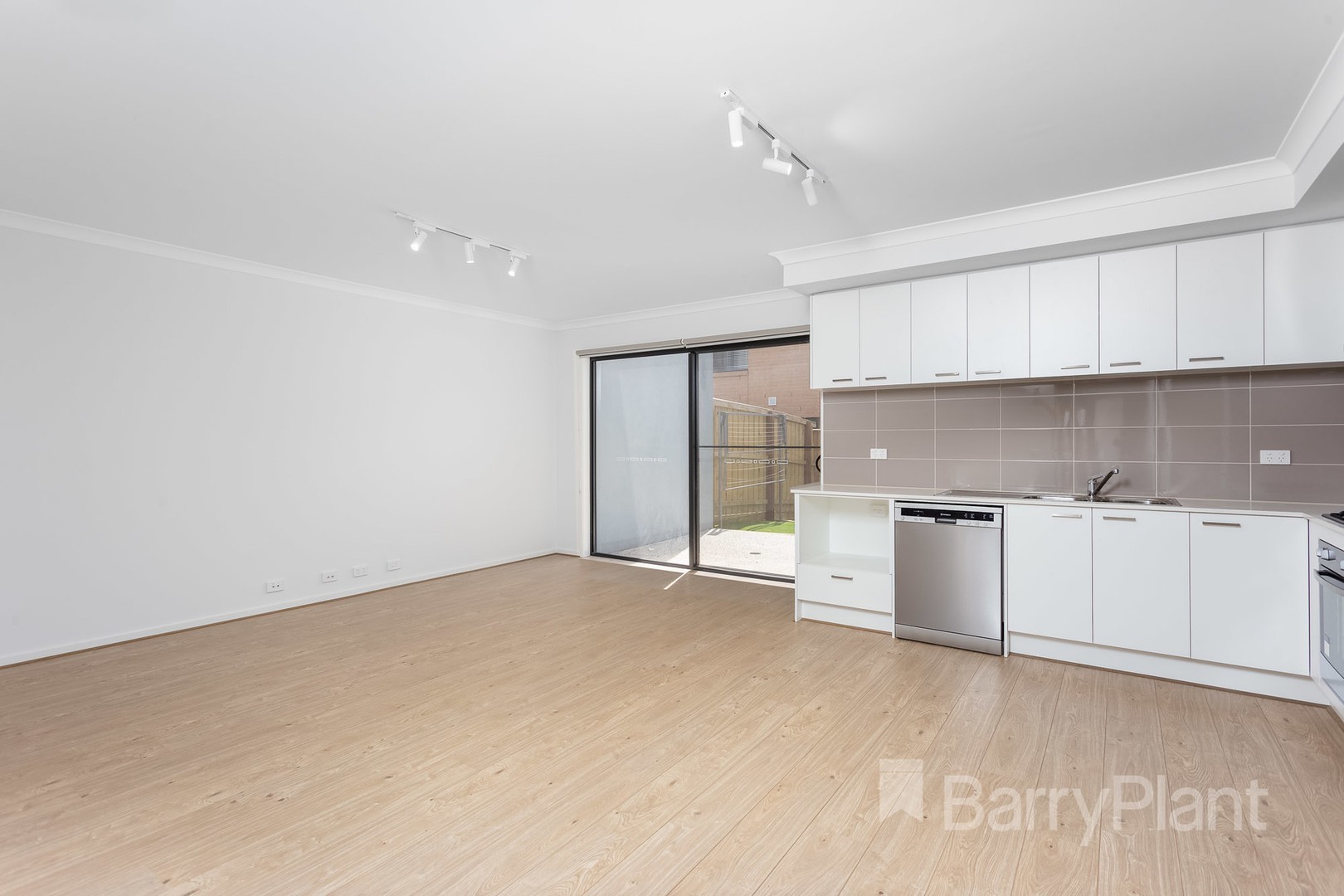 35 Wedgebill Circuit, Werribee, VIC 3030, Werribee - Thumbnail 4