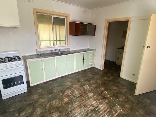 35 Whitesides Avenue, Sunshine West, VIC 3020, Sunshine West - Thumbnail 3