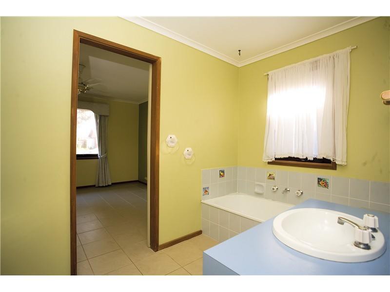 35 Wilmot Drive, Delahey, VIC 3037, Delahey - Thumbnail 6