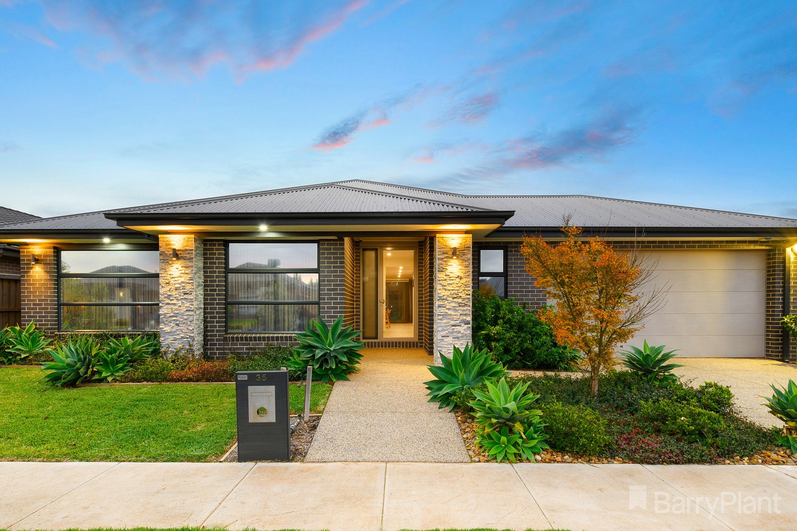 35 Wiltshire Boulevard, Thornhill Park, VIC 3335