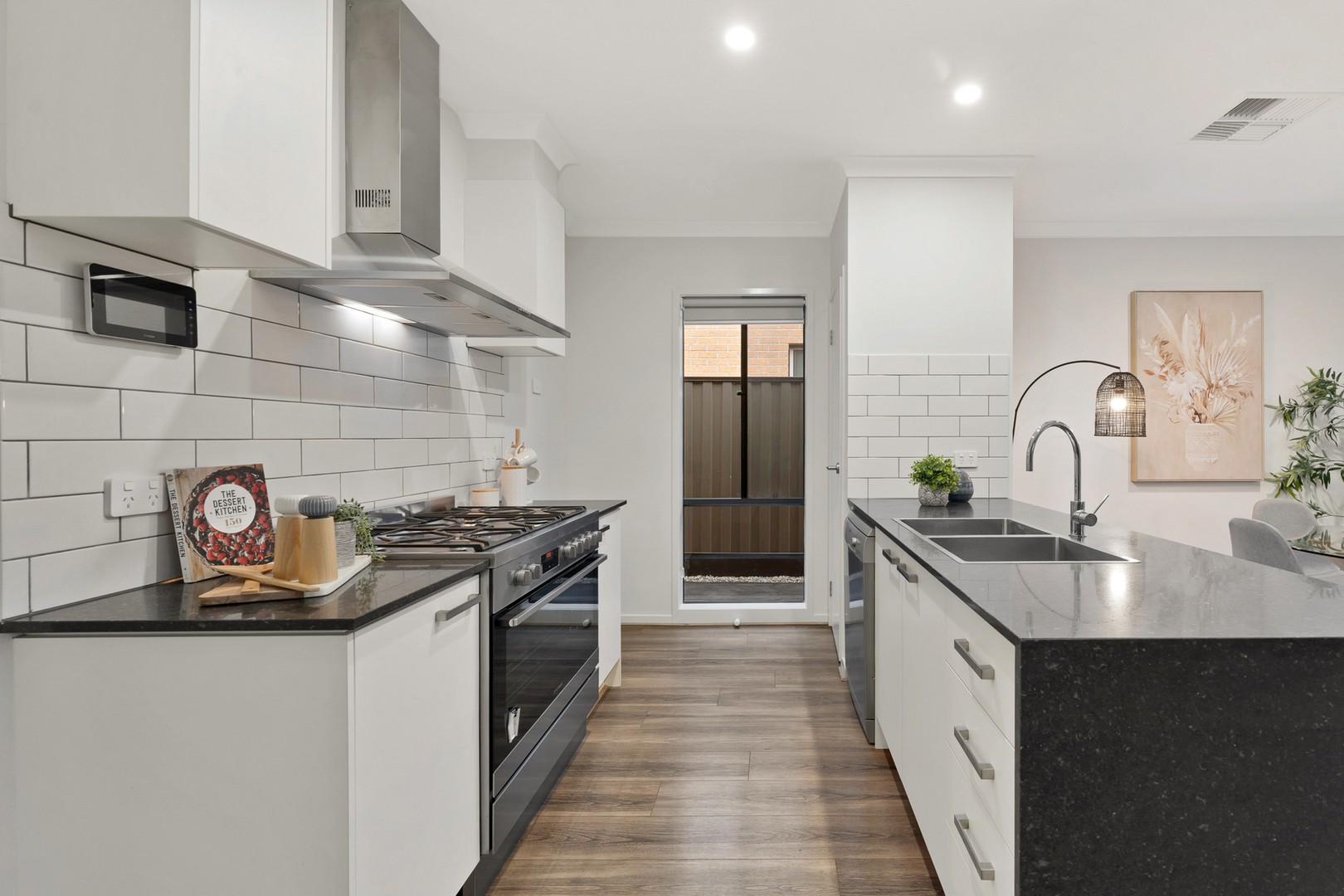 36 Angophora Crescent, Craigieburn, VIC 3064, Craigieburn - Thumbnail 4