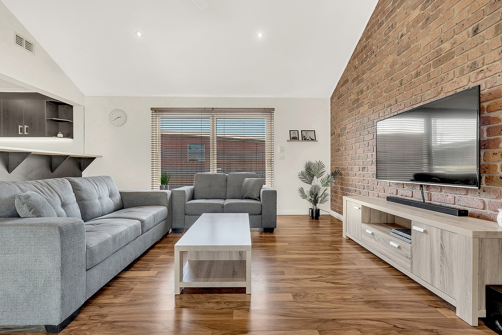 36 Banbury Crescent, Craigieburn, VIC 3064, Craigieburn - Thumbnail 4