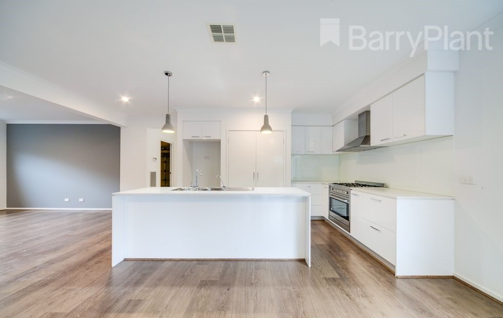 36 Fleuve Rise, Clyde North, VIC 3978, Clyde North - Thumbnail 2