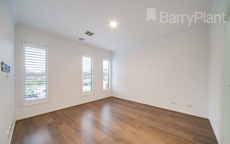 36 Fleuve Rise, Clyde North, VIC 3978, Clyde North - Thumbnail 3