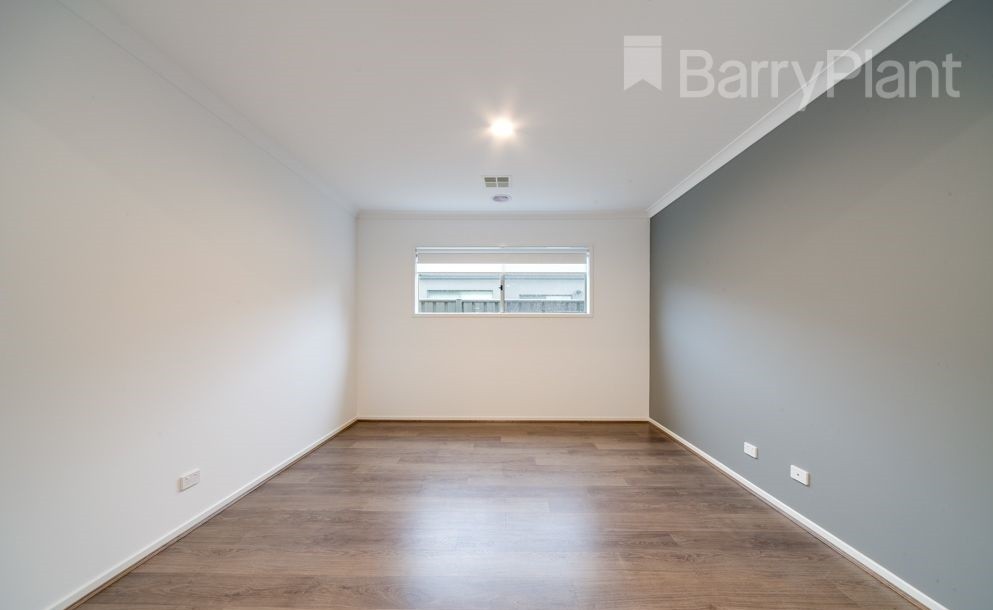 36 Fleuve Rise, Clyde North, VIC 3978, Clyde North - Thumbnail 4