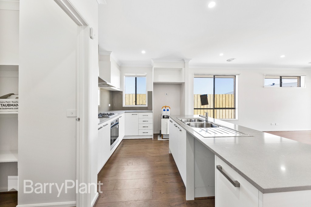 36 Gilderton EsplanadeRockbank, VIC 3335  - Leased, Rockbank - Thumbnail 2