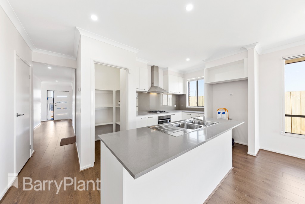36 Gilderton EsplanadeRockbank, VIC 3335  - Leased, Rockbank - Thumbnail 3