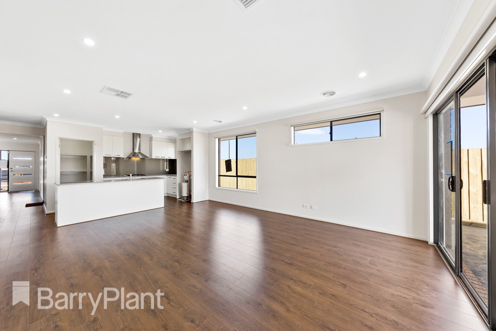 36 Gilderton EsplanadeRockbank, VIC 3335  - Leased, Rockbank - Thumbnail 4