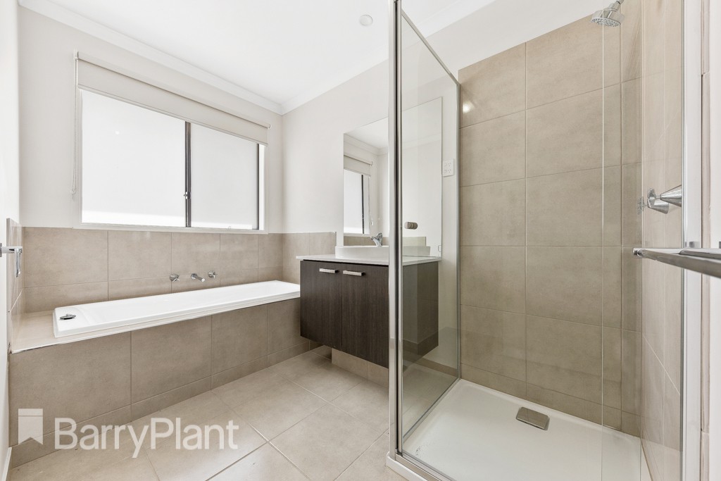 36 Gilderton EsplanadeRockbank, VIC 3335  - Leased, Rockbank - Thumbnail 6
