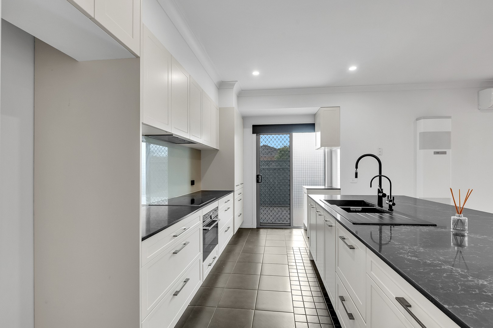 36 Girraween Crescent, Craigieburn, VIC 3064, Craigieburn - Thumbnail 6