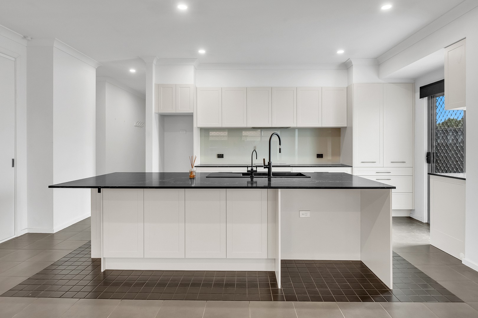 36 Girraween Crescent, Craigieburn, VIC 3064, Craigieburn - Thumbnail 4