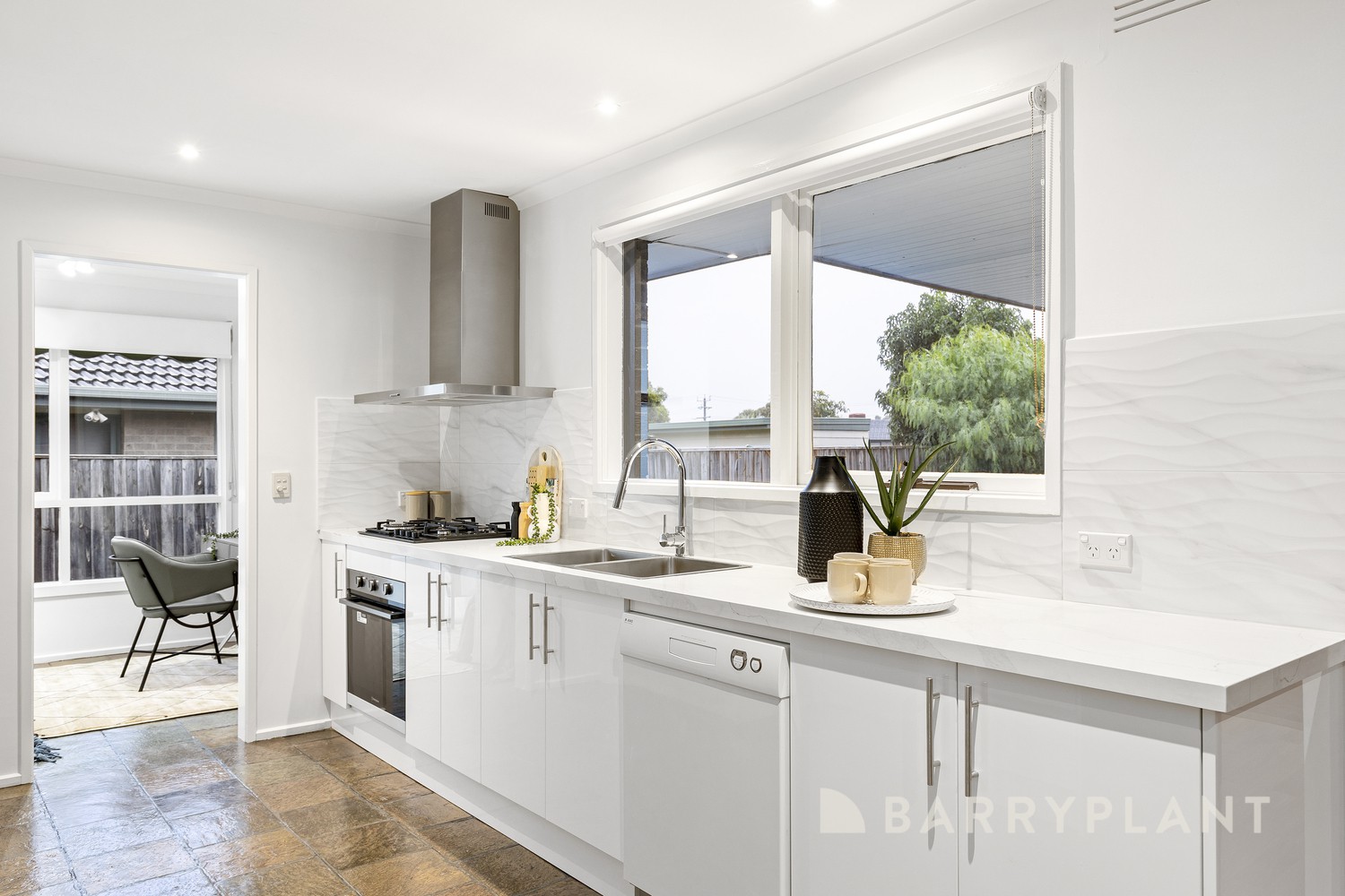 36 Oxley Avenue, Bundoora, VIC 3083 - Thumbnail 2 - 09/04/2024