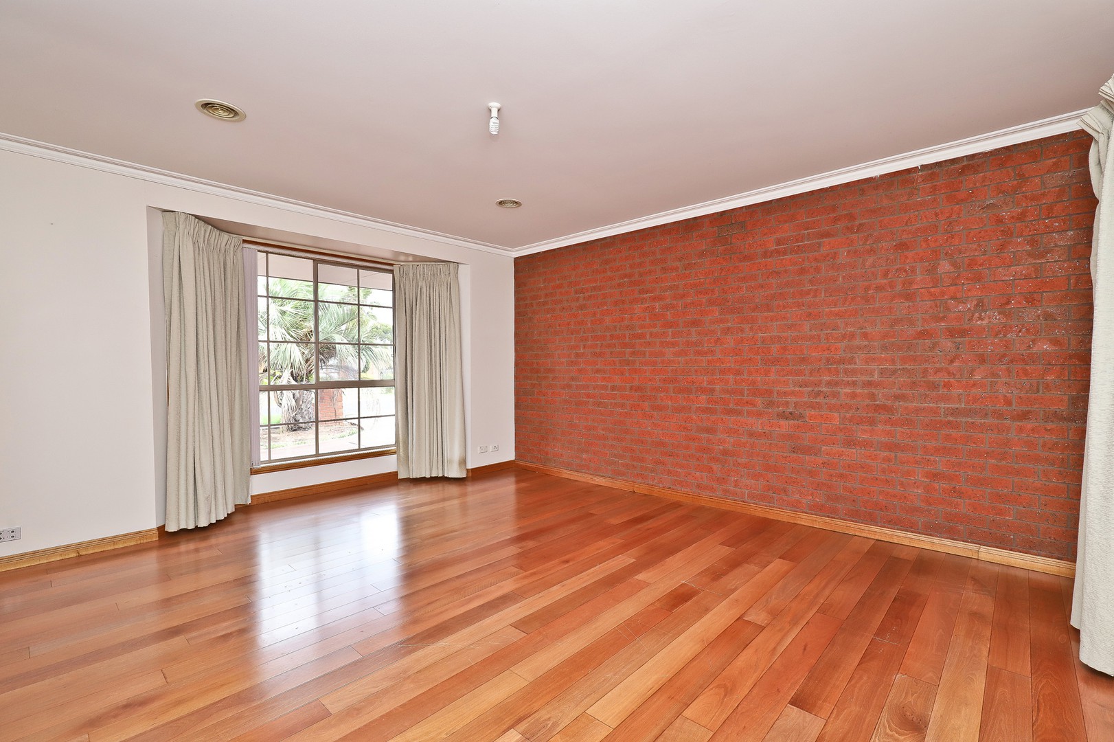 36 Prince Albert Crescent, Taylors Lakes, VIC 3038, Taylors Lakes - Thumbnail 3