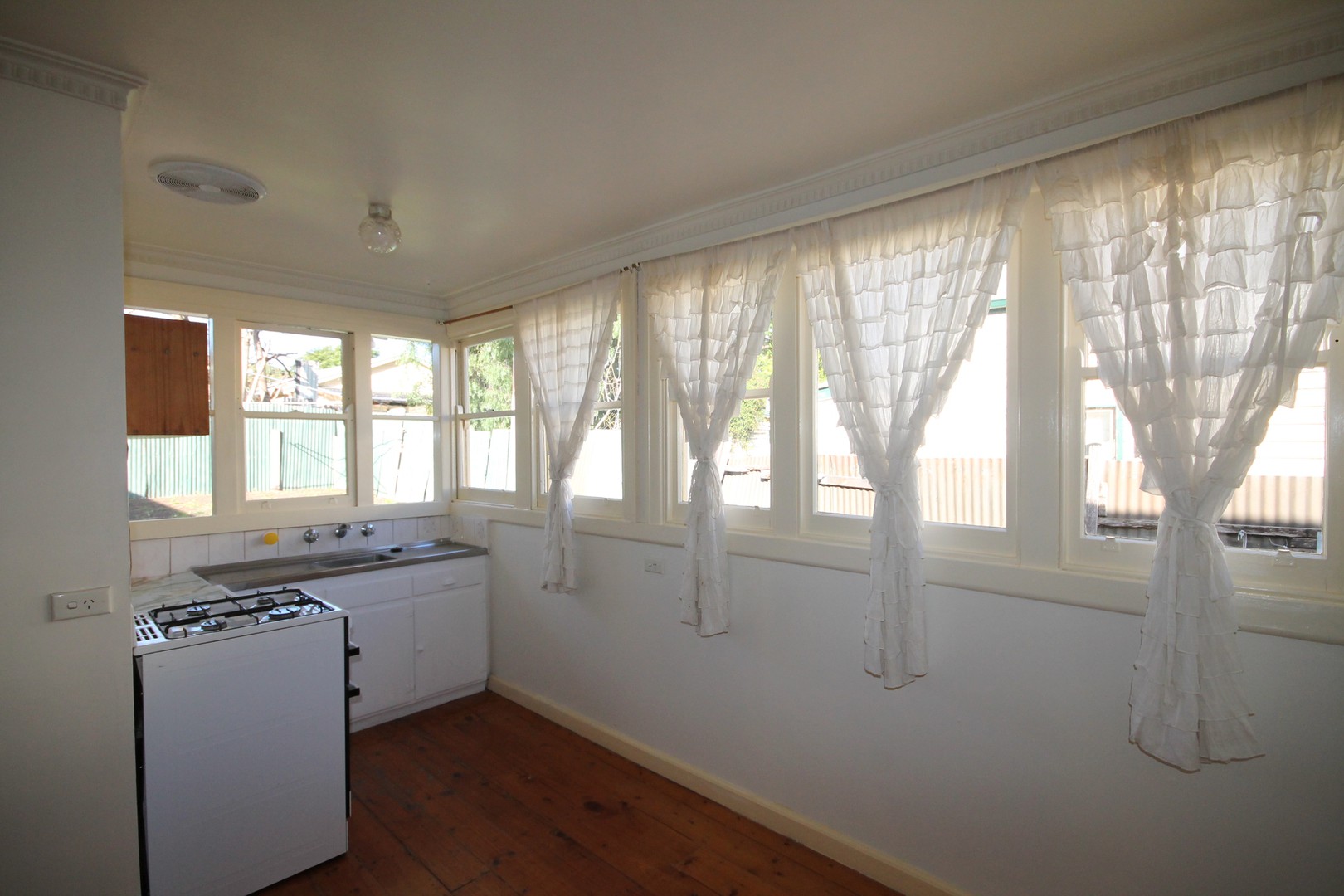 36 Salisbury Grove, Northcote, VIC 3070, Northcote - Thumbnail 3