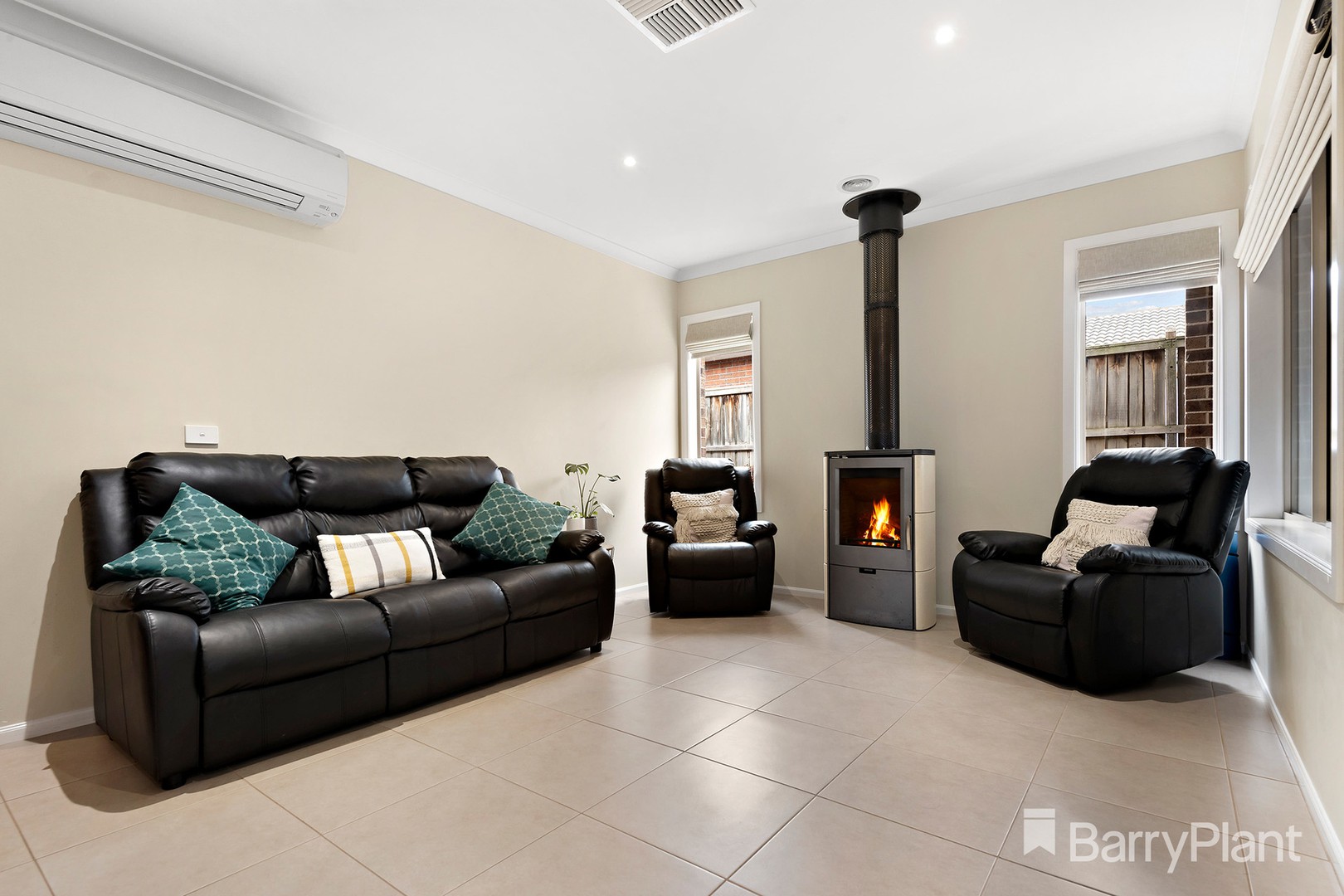 36 Thunderbolt DriveCranbourne East, VIC 3977, Cranbourne East - Thumbnail 3