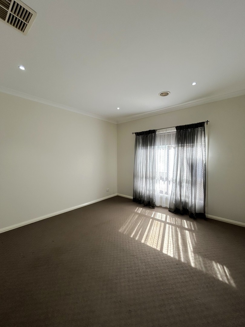 36 Triandra Drive, Brookfield, VIC 3338, Brookfield - Thumbnail 4