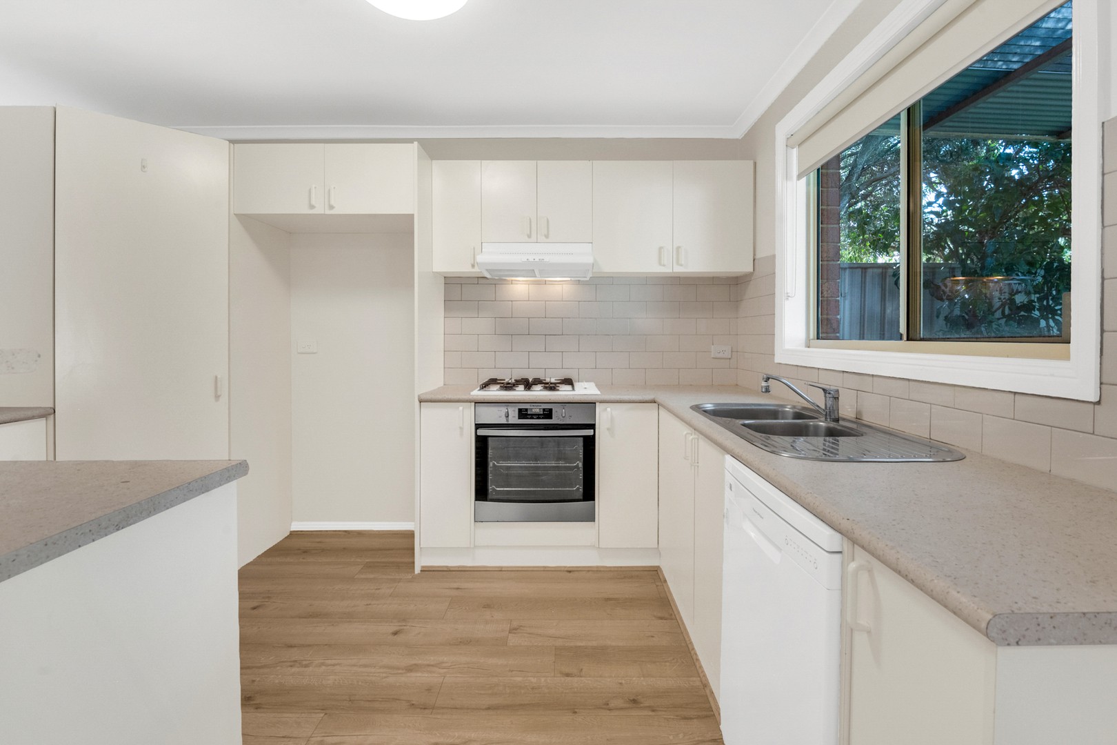 36 Waterford Avenue, Craigieburn, VIC 3064, Craigieburn - Thumbnail 2