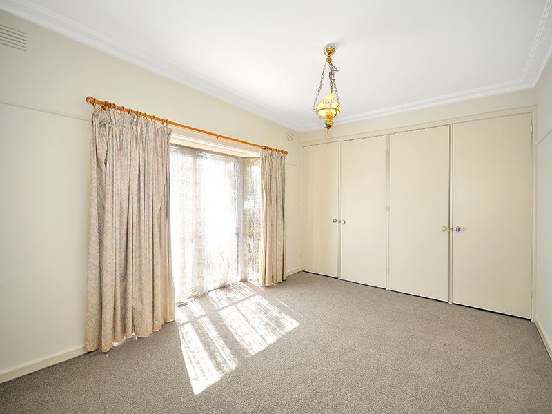 37 Balmoral Avenue, Strathmore, VIC 3041, Strathmore - Thumbnail 2