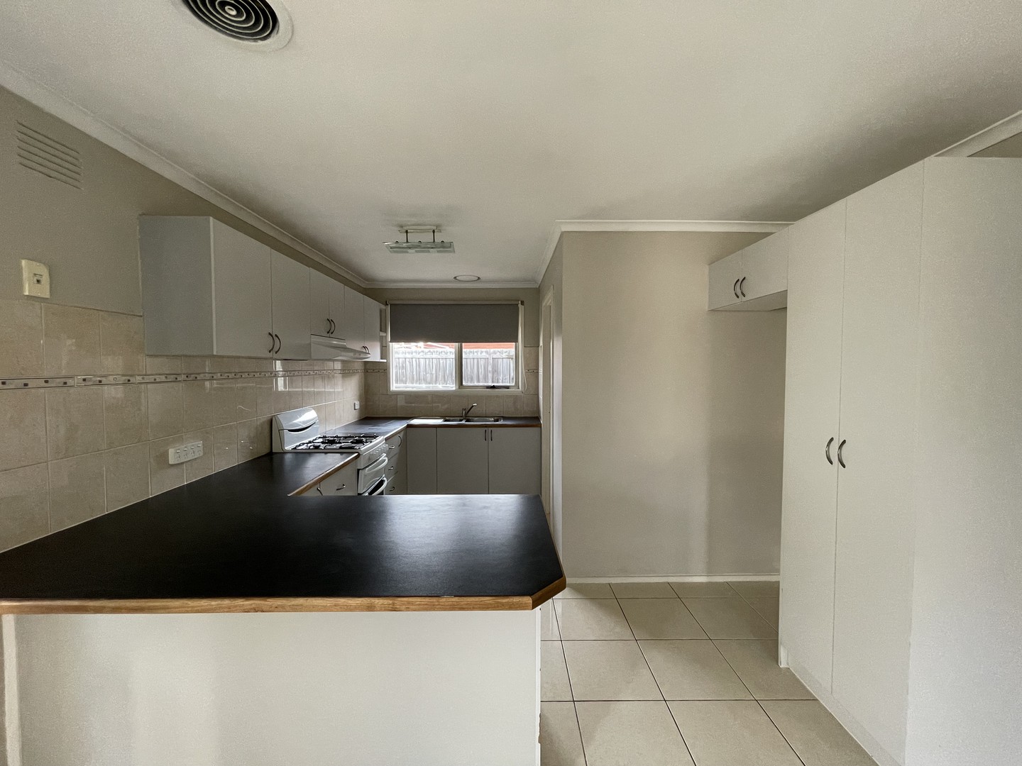 37 Banksia Crescent, Hoppers Crossing, VIC 3029, Hoppers Crossing - Thumbnail 3