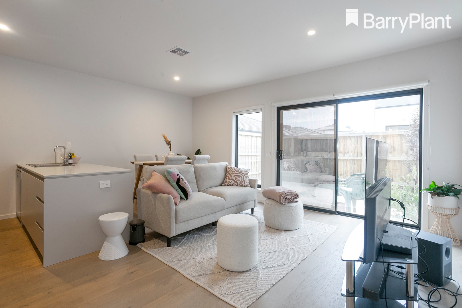 37 Baseline Way, Clyde North, VIC 3978, Clyde North - Thumbnail 5