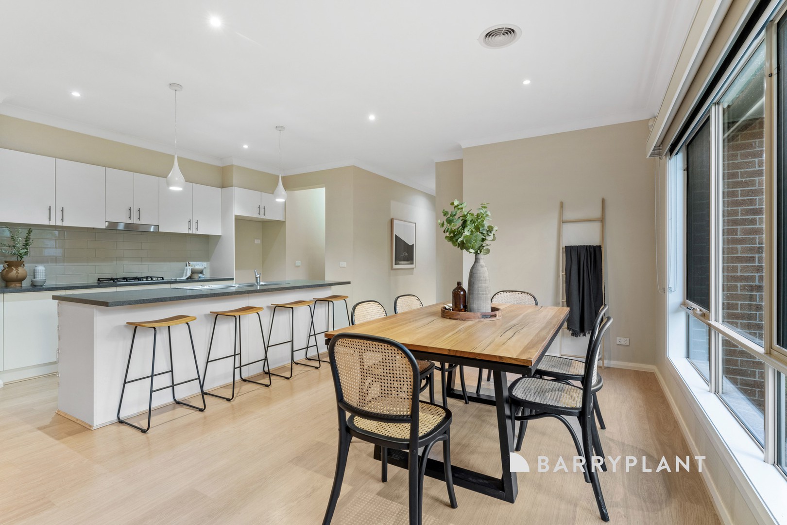 37 Bathgate Crescent, Cranbourne East, VIC 3977, Cranbourne East - Thumbnail 3
