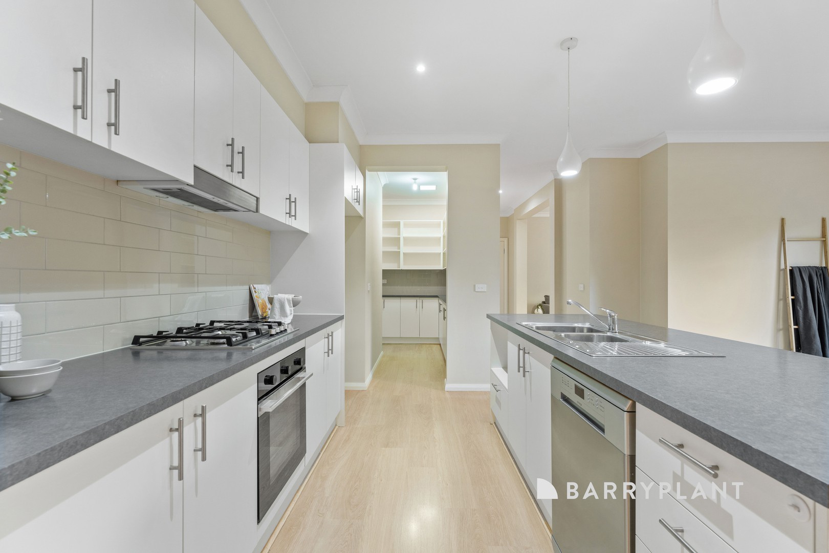 37 Bathgate Crescent, Cranbourne East, VIC 3977, Cranbourne East - Thumbnail 4