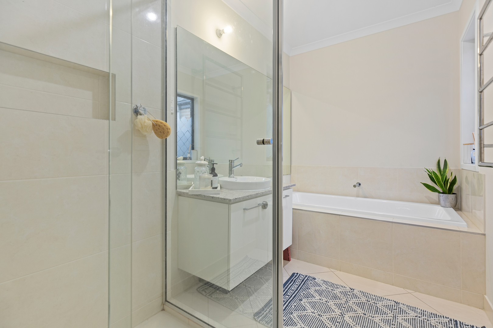 37 Blackledge Drive, Clyde North, VIC 3978, Clyde North - Thumbnail 5