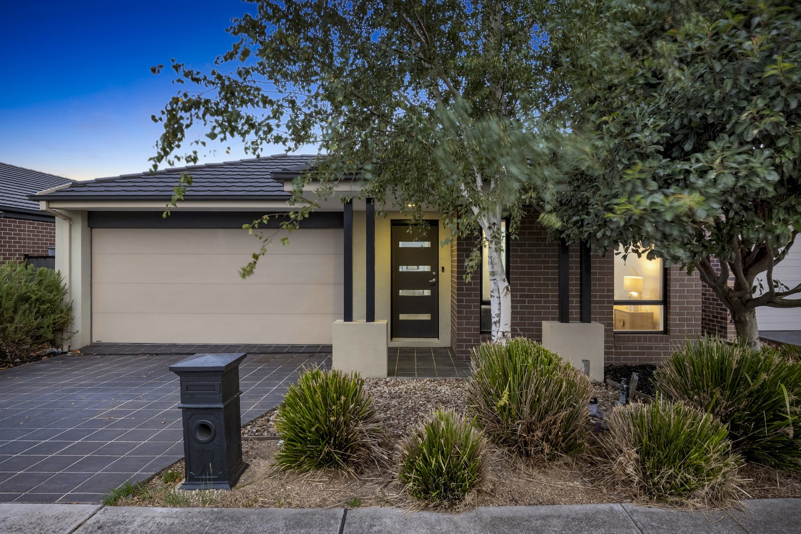 37 Brentwick Drive, Craigieburn, VIC 3064, Craigieburn - Thumbnail 2