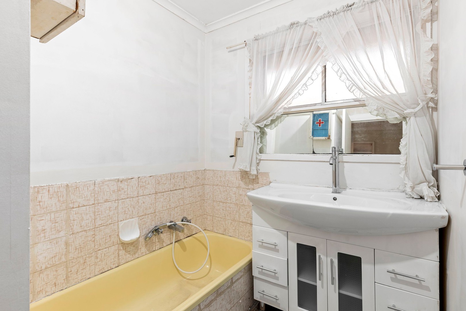 37 Churchill Avenue, Reservoir, VIC 3073, Reservoir - Thumbnail 5