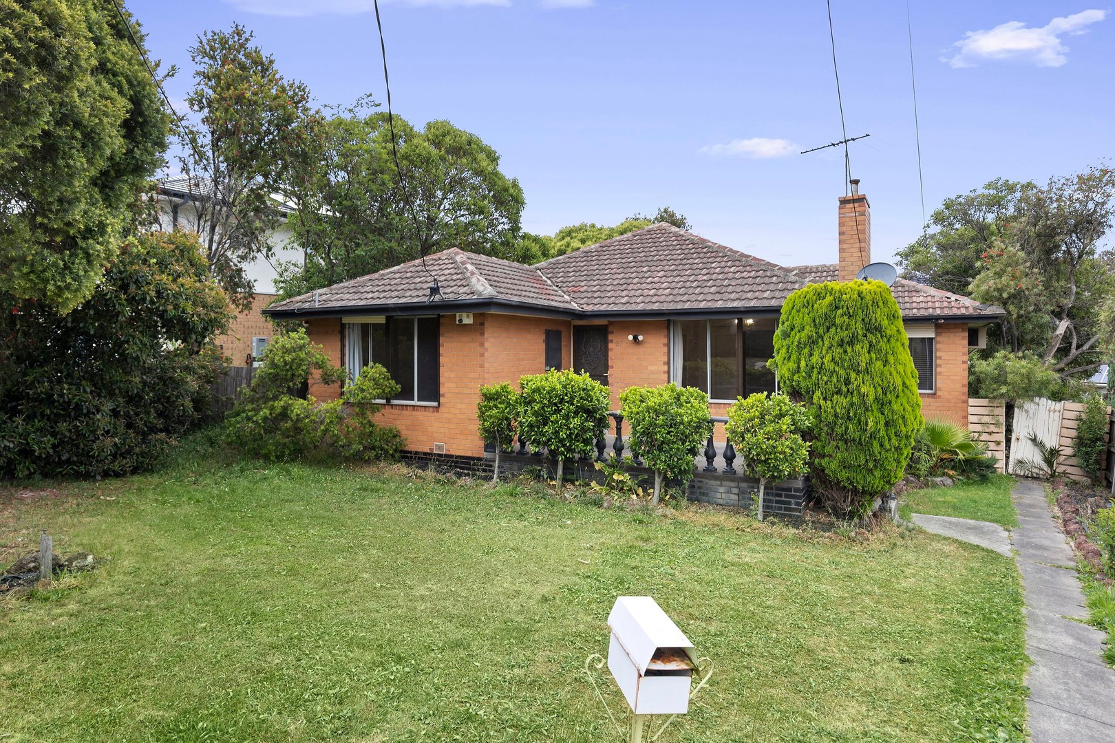 37 Churchill Avenue, Reservoir, VIC 3073, Reservoir - Thumbnail 2