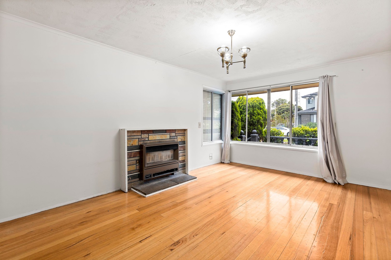 37 Churchill Avenue, Reservoir, VIC 3073, Reservoir - Thumbnail 3