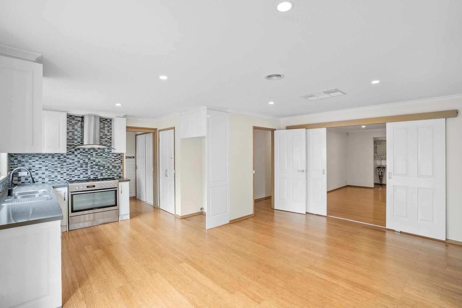 37 Cleveland Drive, Hoppers Crossing, VIC 3029 - Thumbnail 2 - 20/01/2026