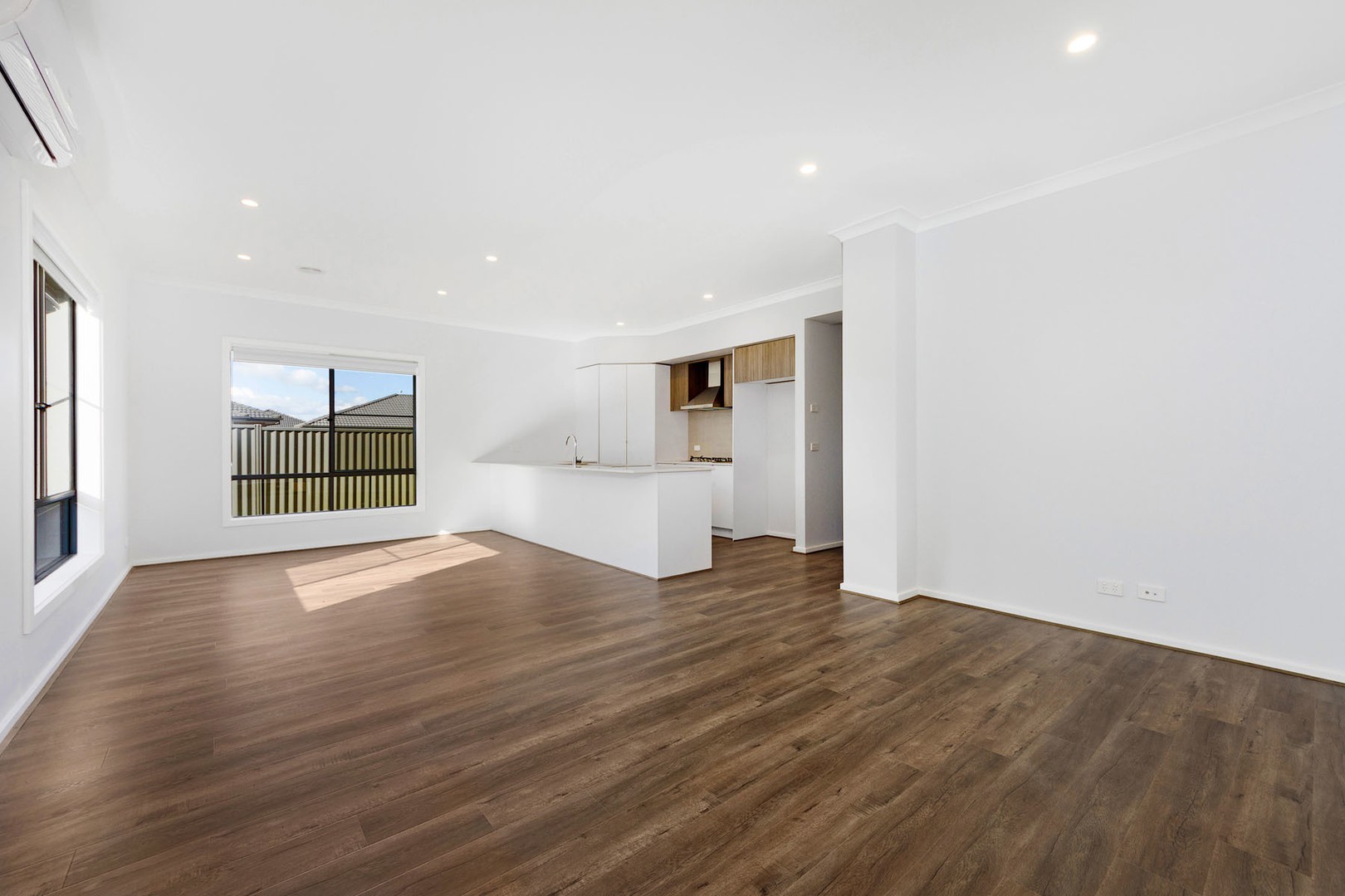 37 Creekwood Way, Cobblebank, VIC 3338 - Thumbnail 2 - 08/11/2021