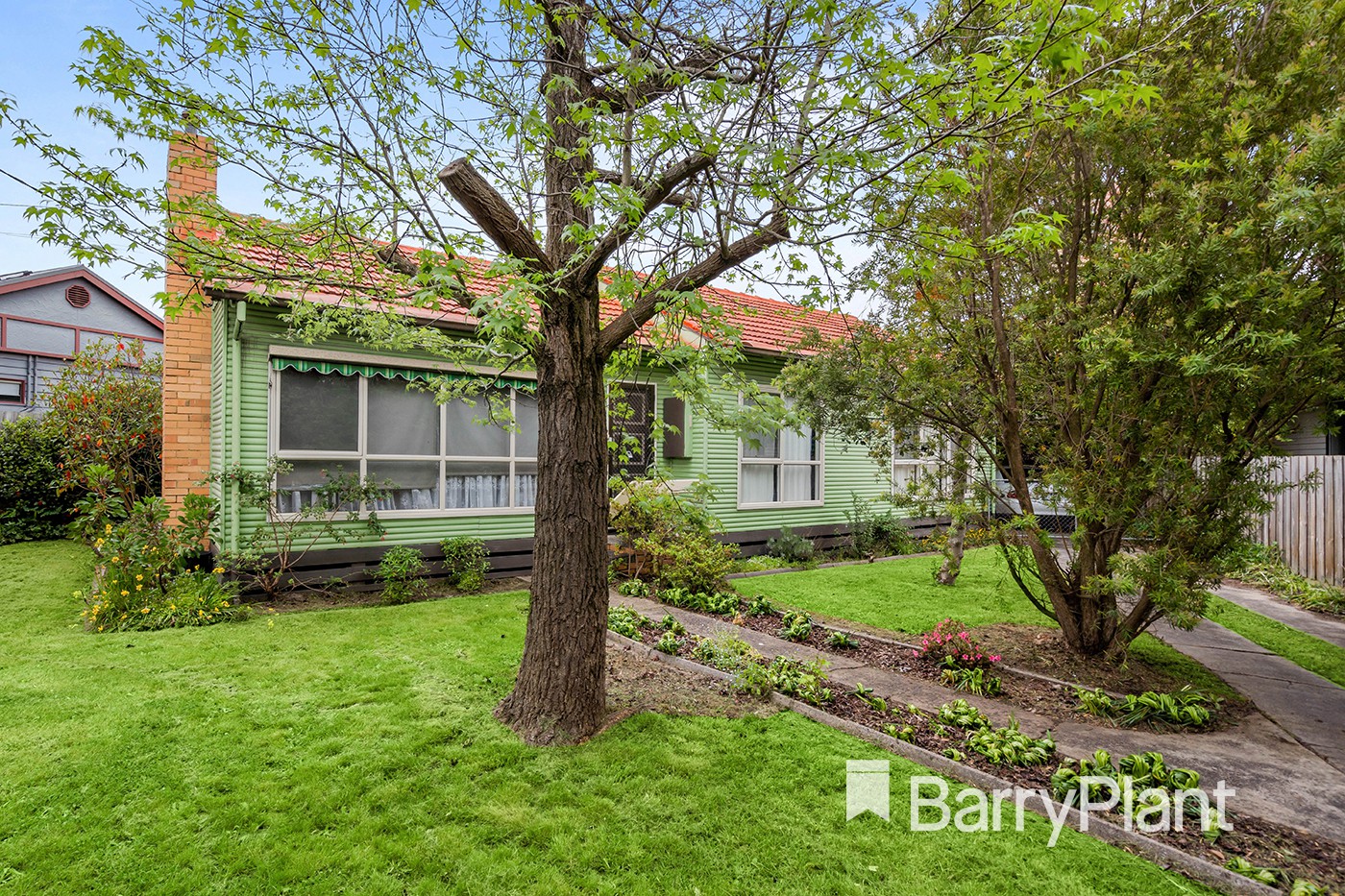 37 Diane Crescent, Mooroolbark, VIC 3138 - Thumbnail 2 - 27/10/2022